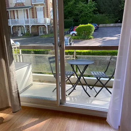 Le 21 Carlotta Apartment